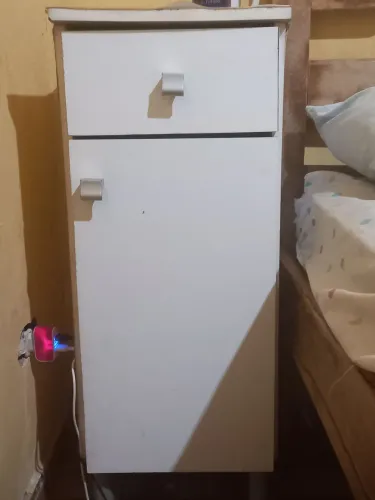 Vendo criado mudo ( e mobília toda da casa)