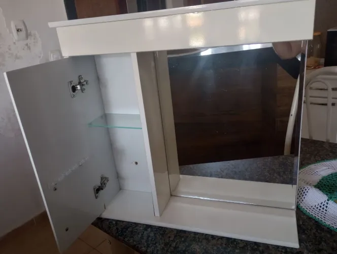 Armário de Banheiro com Espelho