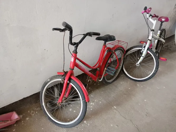 Duas linda bicicletas infantis