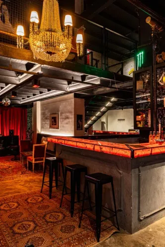 Oportunidade! Imóvel em praça "particular" ao lado do Parque Balneário, em Santos - SP.