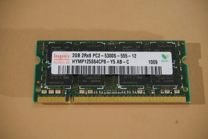 Memória Hynix (original Apple) 2GB 2Rx8 PC2-5300S-555-12