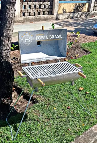 Churrasqueira tamanho família em alumínio batido - Entrega grátis para várias regiões