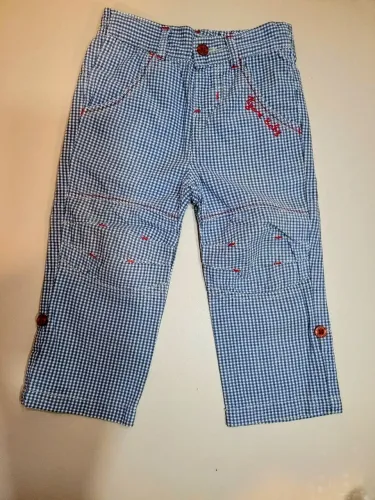 Calça infantil xadrez com detalhes em vermelho