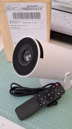 Projetor Portátil HY300 (Cinema em Casa)