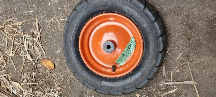Vendo roda de carrinho muito nova. 