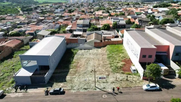 Terreno Comercial de 308,46m² na marginal da Rodovia Carlos João Strass