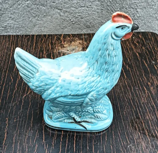 MARAVILHOSA GALINHA CERÂMICA AZUL CLARO  19x 17x 8cm *ANOS ,70*RARIDADE VINTAGE 