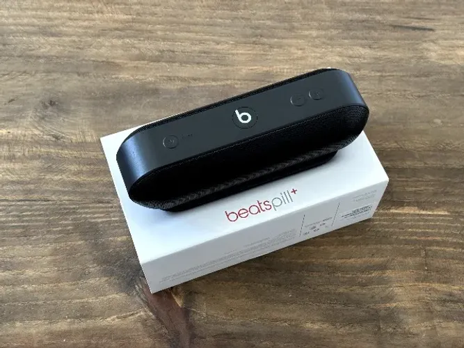Caixa de som Beats Pill + Bluetooth sem fio preta na caixa