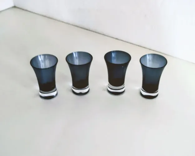 Conjunto de 4 Copinhos de Cristal Azul Vintage