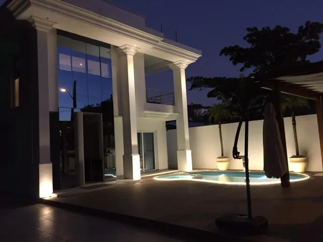 Aluguel de temporada frente mar praia Daniela