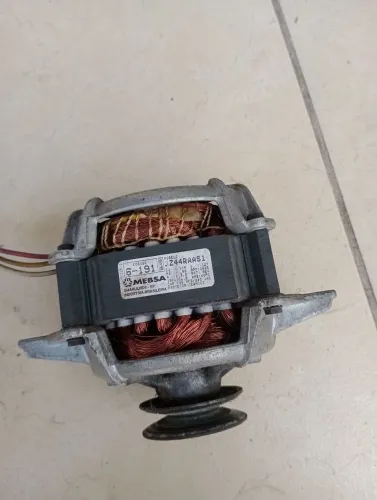 Motor original da lavadora Brastemp.