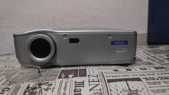 EPSON EMP-51 3LCD 1500 ANSI LUMENS