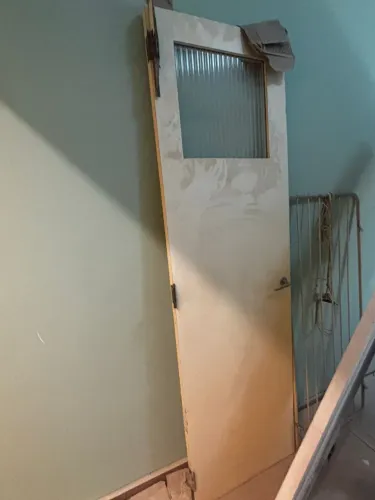 Porta de madeira com vidro - ideal para cozinha