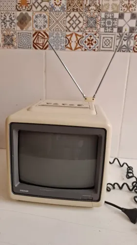 Televisão colorido  portátil Semp Toshiba de 10 polegadas 