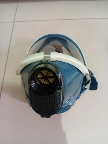 Máscara de anti  gases na caixa toda face