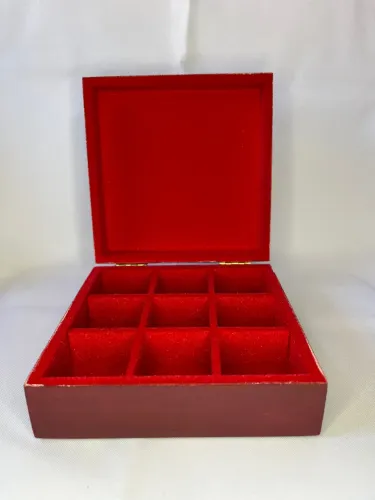 Porta Joias em MDF 14x14x5 Flocado Vermelho Escuro com Divisórias e Flores