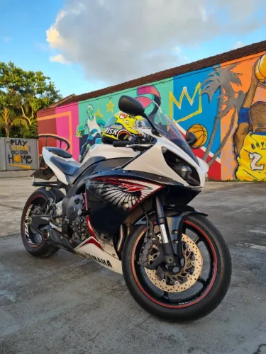 Yamaha R1 1000