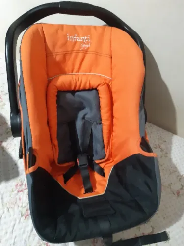 Bebê conforto com suporte