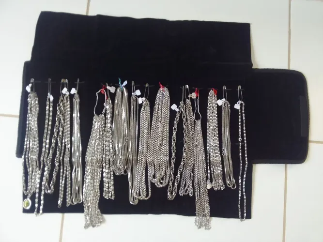 Correntes de aço( modelos e tamanhos variados) vendo o mostruário completo!A negociar