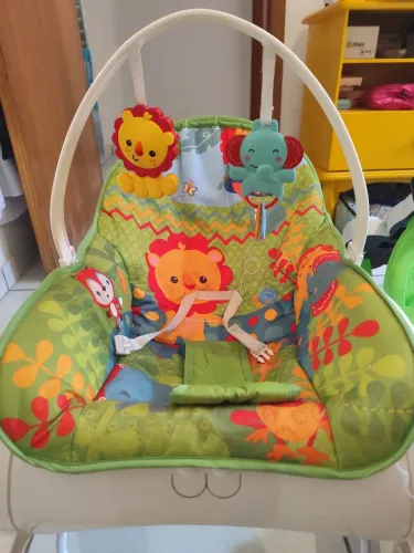 Cadeira musical Fisher Price Vibra e toca música