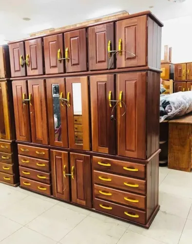 Guarda roupa de casal 6 portas todo em madeira maciça/ frete grátis.