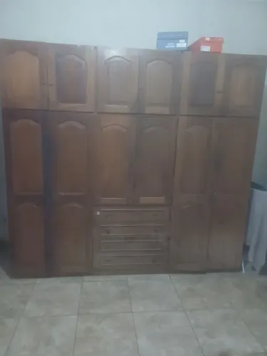 Guarda roupa grande de madeira pura