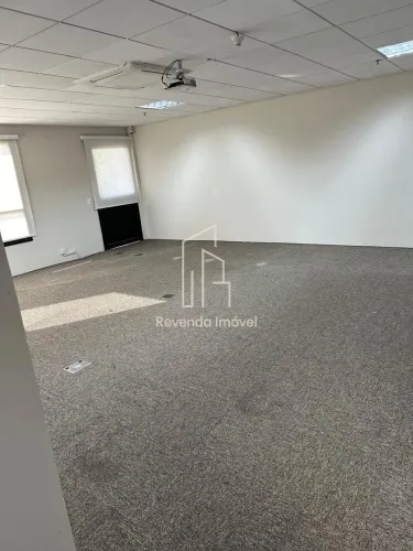 Sala Comercial à Venda em Barueri-SP, Alphaville Industrial - 2 Banheiros, 1 Vaga de Garag