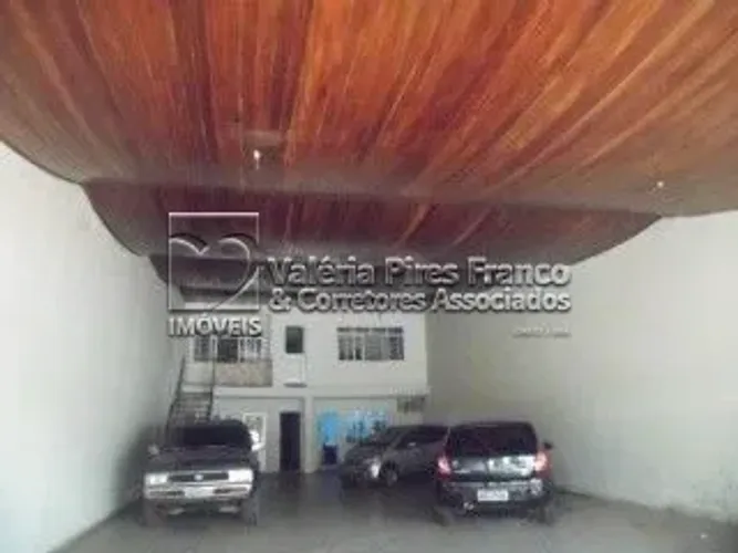 PRÉDIO COMERCIAL COM 1080M²
