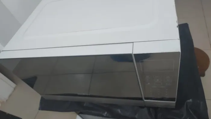 Micro ondas Britânia branco espelhado