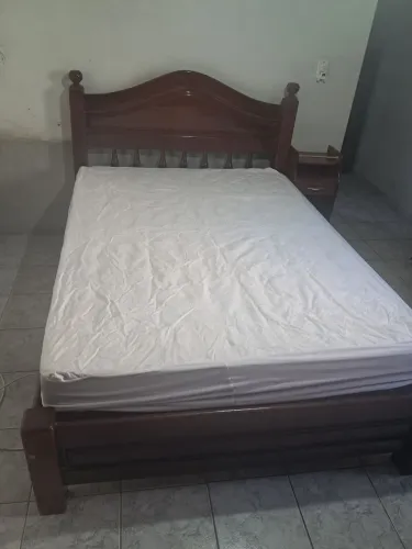 CAMA CASAL MADEIRA(Invernizado c/colchao)