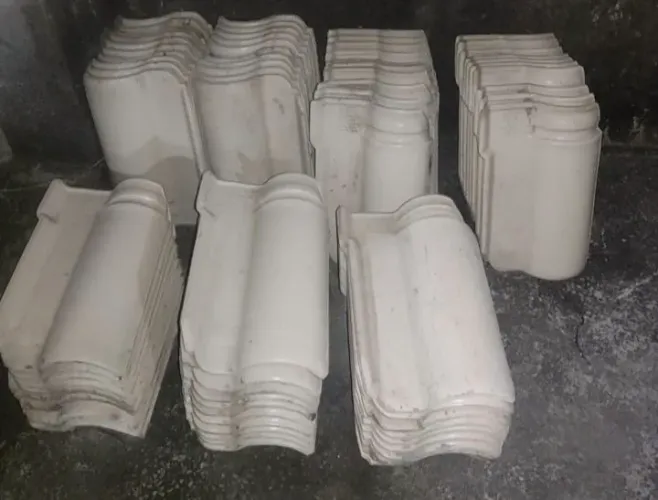 Vendo 70 TELHAS OURO BRANCO NOVAS. (Novas e mais barato que no depósito!)