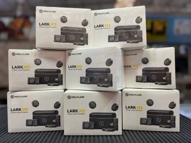  Microfone de Lapela   Hollyland Lark M2 Combo USB-C / Lightning / Câmera  R$ 949,00 