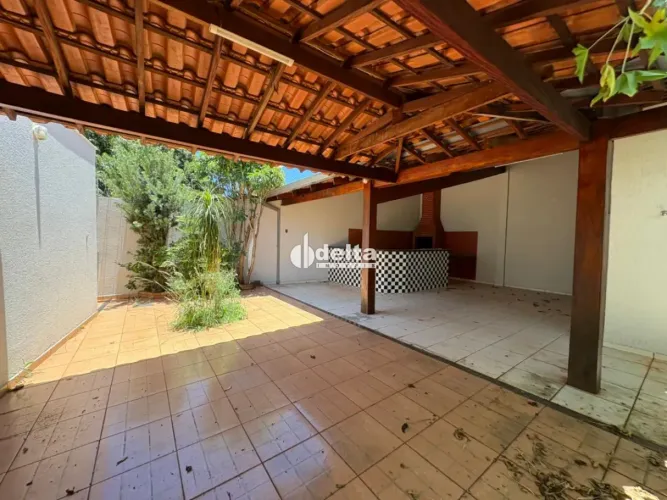 Casa residencial com 3 quartos sendo 1 suíte disponível para venda no bairro Santa Mônica