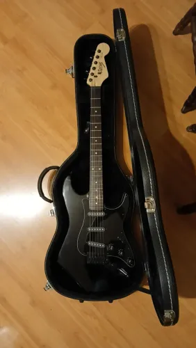 Guitarra Seven® All Black Stratocaster