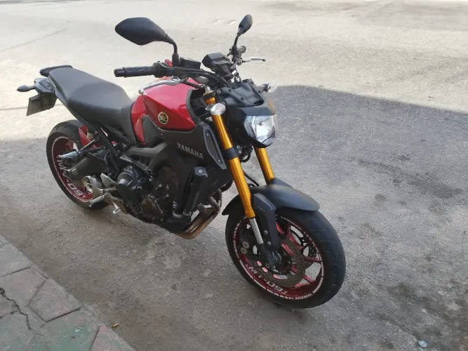 Yamaha MT 09 vermelha 2018 (((leia o anúncio ))) !!!!