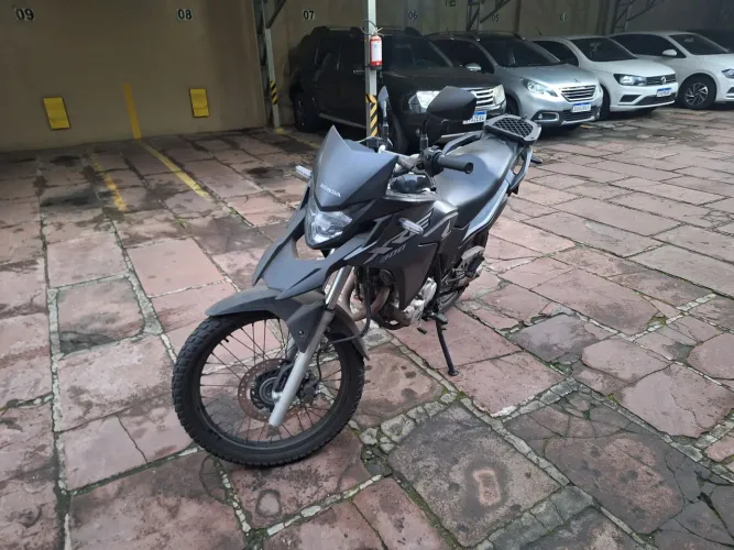 XRE 300 2021