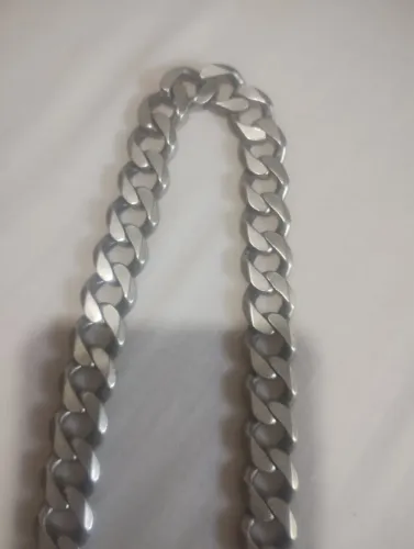 Corrente de prata maciça 925 pesando 197 gramas e 62cm, magnífica!!! 