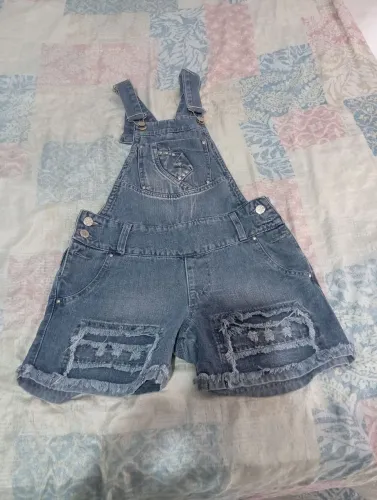 Vende se este Lotinho de roupa de menina