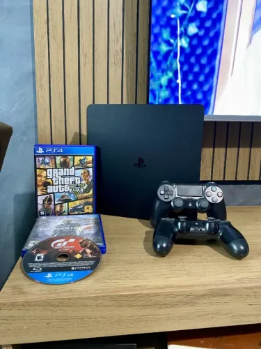 PlayStation 4 Slim 500gb com 2 controles