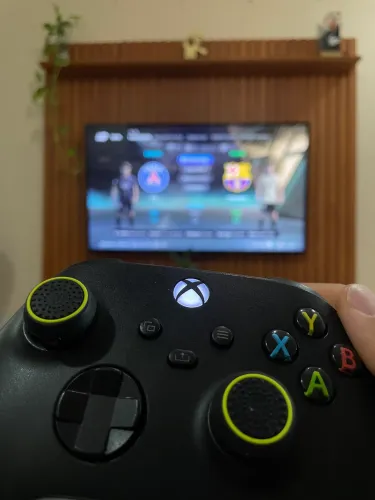 Xbox Series S 512GB + 2 Controles + Carregador Panasonic