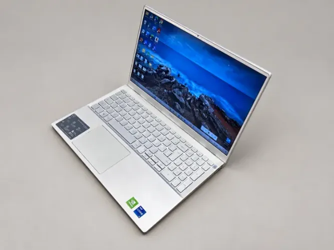 Dell Inspiron 5502 i7 16GB SSD 512GB NVIDIA MX350