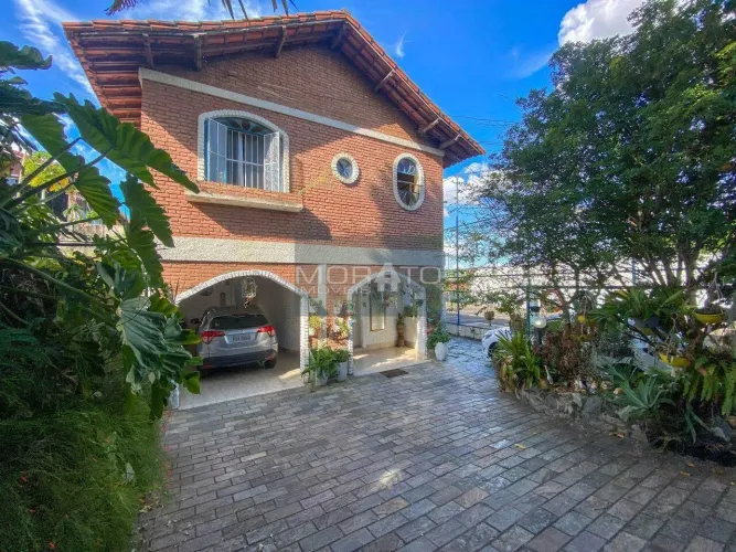 Casa 4 Quartos com 2 Suítes, com fotovoltaica e habite-se, Bairro Alvaro Camargos
