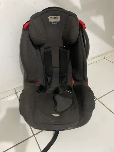 cadeira para auto Burigotto Matrix Evolution K, com tecido cinza.