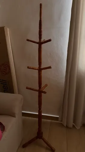 Cabideiro de piso - madeira