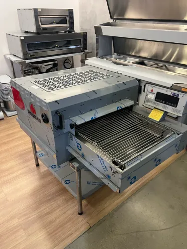 Forno de esteira para pizzas de até 50cm sistema a gás e elétrico 380v