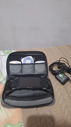 PSP c/ Case e 6 jogos