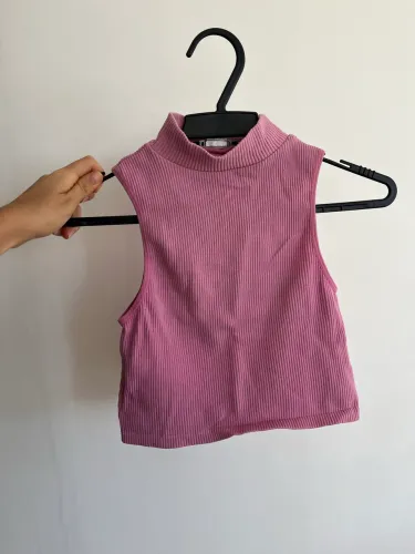 Regata Zara, gola alta, tricô canelado