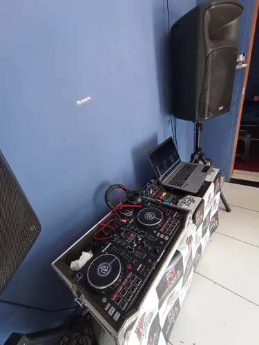 DJ ,som e iluminação para eventos sociais e corporativo
