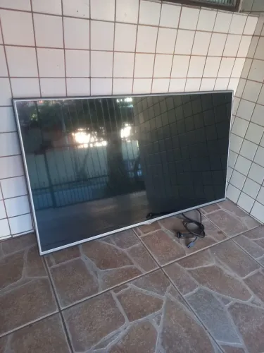 Tv LG 49 tela quebrada,retirar peças