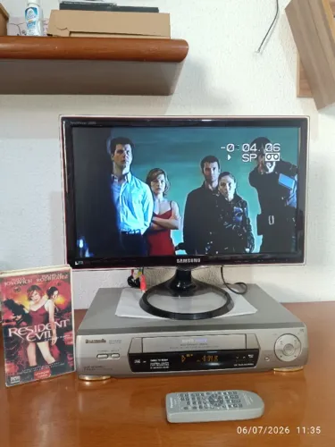 Video Cassete Panasonic NV-HD645 c/ controle (6 cabeças Hi-Fi Stereo)